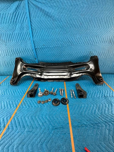 05-12 TOYOTA AVALON XL Rear K-Frame Subframe Crossbar OEM used OEM rear subframe and crossmember