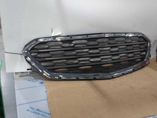 2017 Chevrolet Equinox L Model Upper Upper Used OEM Upper Grille used OEM grille