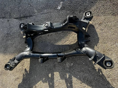 2016 BMW 428I F36 2.0L AWD REAR SUSPENSION SUBFRAME CROSSMEMBER OEM 686287802 used OEM rear subframe and crossmember