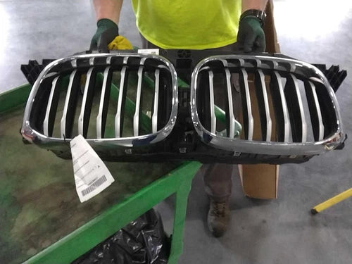 2019 BMW X3 Lower Bumper Mounted Center W/O M-Aerody Used OEM Lower Grille used OEM grille