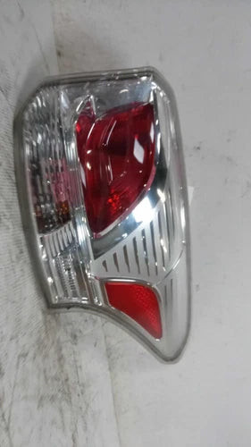 2015 Mitsubishi Outlander Right Used OEM Right Tail Light Assembly used OEM tail light assembly