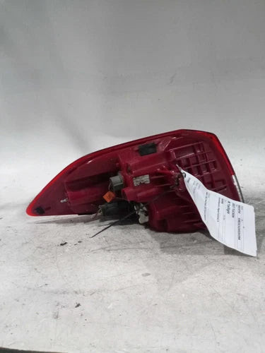 2017 Hyundai Tucson Incandescent Liftgate M Used OEM Right Tail Light Assembly used OEM tail light assembly