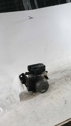 2015 Kia Sorento Actuator and Pump Assemb Used OEM ABS Pump and Motor Assembly used OEM ABS pump and module assembly