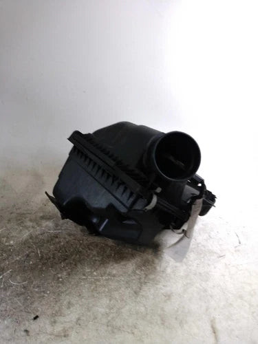 2015 Ford Explorer 3.5L W/O Turbo Used OEM Air Cleaner Assembly used OEM air cleaner assembly