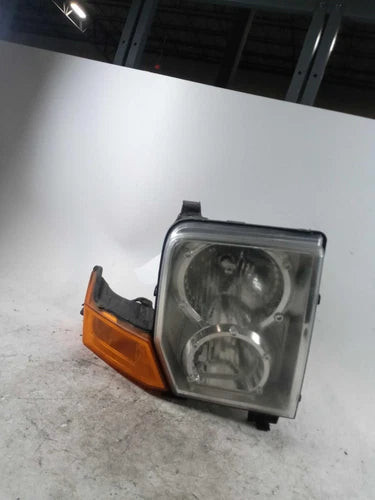 2007 Jeep Commander Halogen Right Used OEM Right Headlight Assembly used OEM headlight assembly