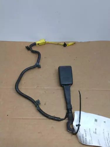 2017 Kia Soul Driver Buckle Front Left Gra Used OEM Front Left Seat Belt Front used OEM seat belt