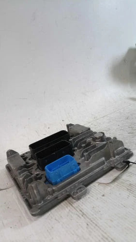 2017 Chevrolet Express 2500 van Diesel Co Used OEM engine control module used OEM engine control module
