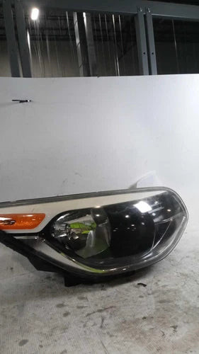 2015 Kia Soul halogen R. w/o LED accents Rig Used OEM headlight used OEM headlight