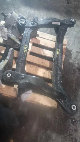 2018 Jeep Cherokee Rear standard duty suspensi Used OEM subframe or crossmember used OEM subframe or crossmember