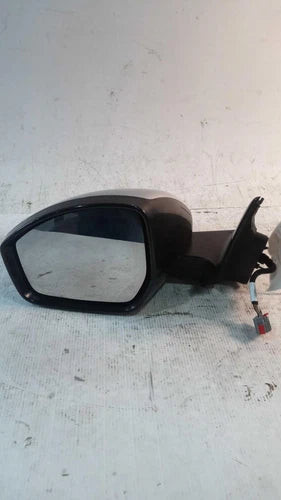 2015 Land Rover Evoque Electric heated puddle lamp w Used OEM door mirror used OEM door mirror