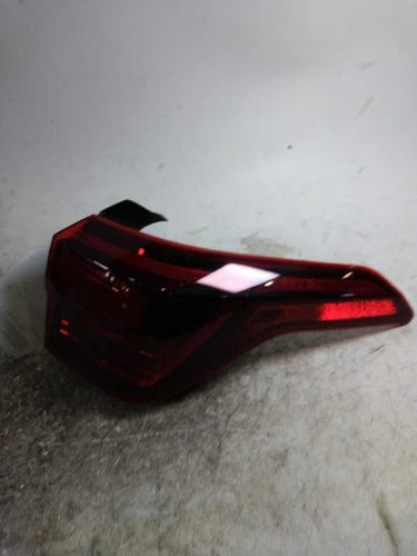 2022 Kia Seltos quarter panel mounted incan Used OEM tail light used OEM tail light