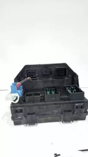 2018 Jeep Wrangler Multifunction totally inte Used OEM fuse box or power module used OEM fuse box or power module