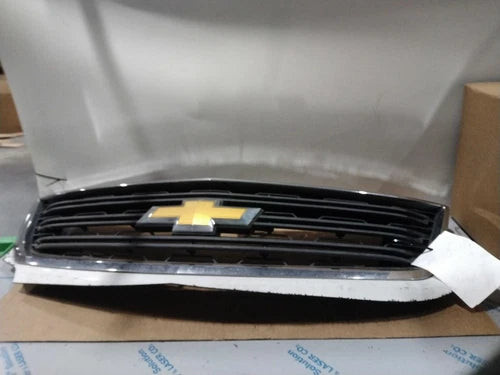 2017 Chevrolet Traverse LS upper Upper Used OEM grille used OEM grille