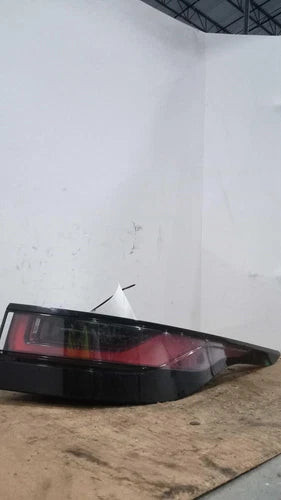 2020 Land Rover Evoque quarter mounted Righ Used OEM tail light used OEM tail light