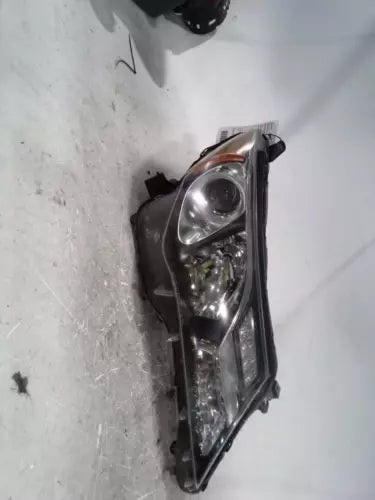 2013 Toyota Rav4 gasoline Right Used OEM headlight used OEM headlight