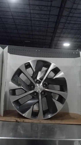 2020 Hyundai Palisade 18x7-1/2 alloy w/machined face dark gray Used OEM wheel used OEM wheel