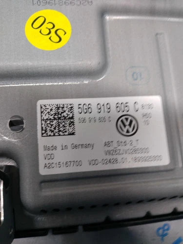 2018 Volkswagen Atlas display and control 8`` sc Used OEM infotainment display used OEM infotainment display