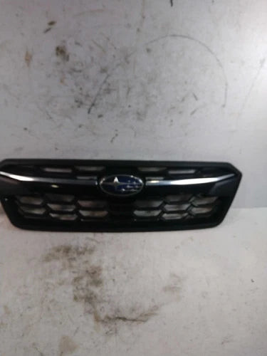 2018 Subaru Xv crosstrek center upper satin Used OEM grille used OEM grille