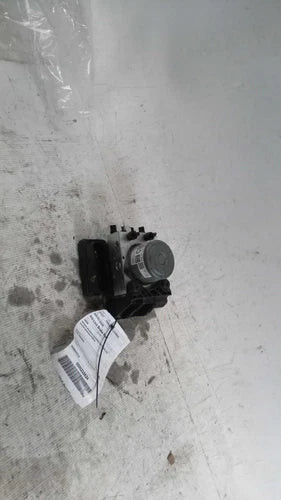 2020 Hyundai Palisade actuator and pump a Used OEM ABS pump and module used OEM ABS pump and module