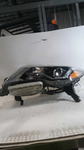 2017 Nissan Pathfinder halogen Left Used OEM headlight used OEM headlight