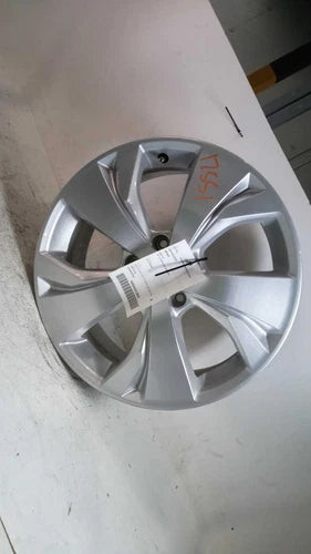 2024 Subaru Ascent 18x7-1/2 alloy w/o machined face Used OEM wheel used OEM wheel