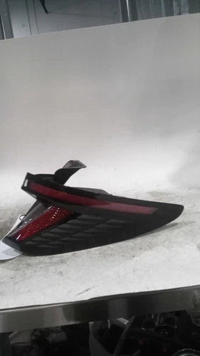 2022 Hyundai Tucson US built incandescent q Used OEM tail light used OEM tail light