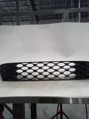 2023 Hyundai Kona upper w/o sport package matte black Up Used OEM grille used OEM grille