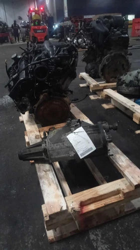 Used OEM Chevrolet Trailblazer EXT Transfer Case Assembly 2003 Blue 217K used OEM transfer case