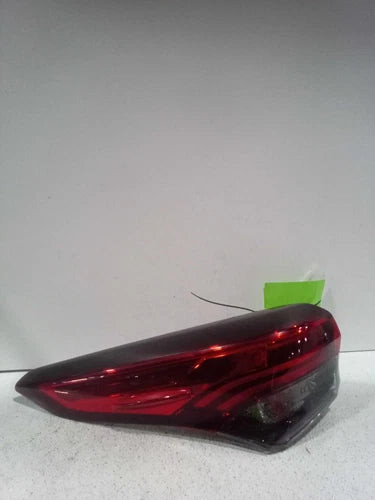 2021 Toyota Highlander quarter panel mounted Used OEM tail light used OEM tail light
