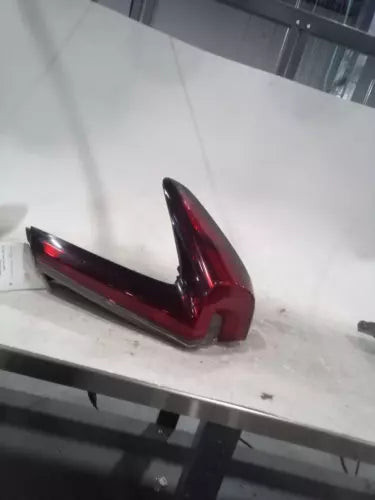 2021 Honda Cr-v quarter mounted Right Used OEM tail light used OEM tail light