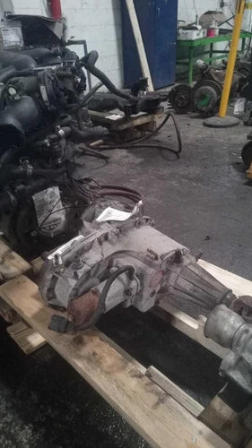 2004 GMC Envoy Transfer Case Assembly OEM Used Grey 153K Miles Warranty used OEM transfer case