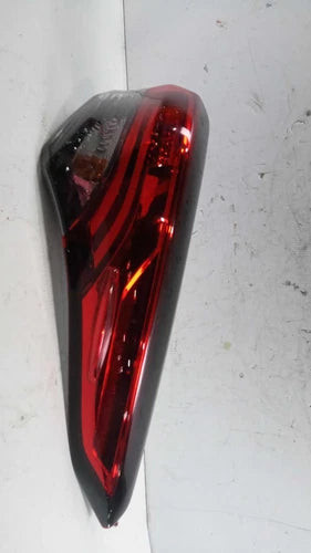 2022 Toyota Highlander quarter panel mounte Used OEM tail light used OEM tail light