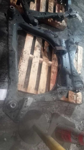 2016 Nissan Altima Front suspension 2.5L 4 cy Used OEM subframe or crossmember used OEM subframe or crossmember