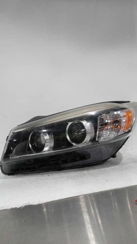 2016 Kia Sorento halogen bulb type LED accent Used OEM headlight used OEM headlight