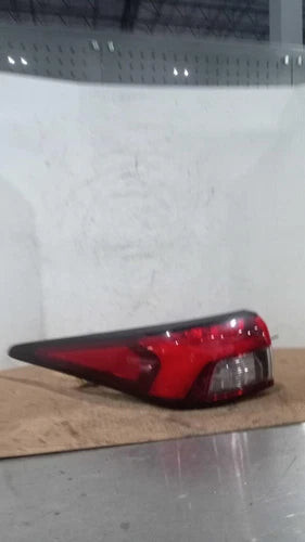 2022 Mitsubishi Outlander gasoline quarter p Used OEM tail light used OEM tail light