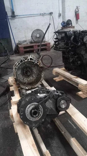 2007 Kia Sorento Transfer Case Assembly OEM Used Silver 111K Miles used OEM transfer case
