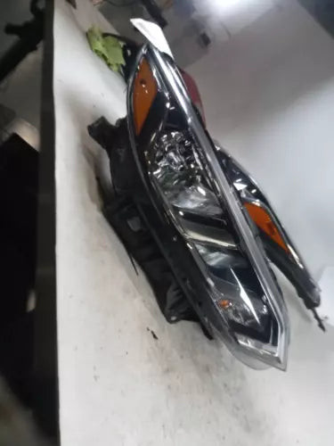 2020 Nissan Sentra halogen Right Used OEM headlight used OEM headlight