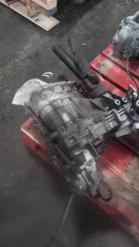Used 2002 Chevrolet Tracker OEM Transfer Case Assembly Blue 240K Miles used OEM transfer case