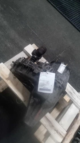 2004 Cadillac Escalade EXT Transfer Case Assembly OEM Used White 177K Mi used OEM transfer case
