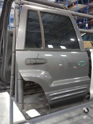 2004 Jeep Grand cherokee electric Used OEM complete door assembly used OEM complete door assembly