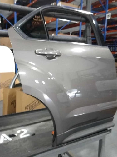 2010 Chevrolet Equinox L. w/privacy Used OEM complete door assembly used OEM complete door assembly