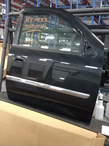 2009 GMC Envoy door shell has lower s Used OEM complete door assembly used OEM complete door assembly