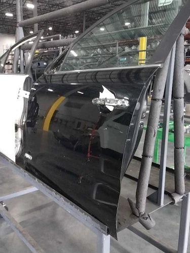 2013 Kia Sorento electric L. w/lower b Used OEM complete door assembly used OEM complete door assembly