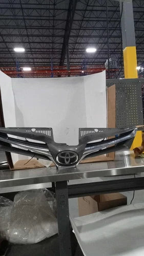 2018 Toyota Sienna pre-crash system upper bar design bla Used OEM grille used OEM grille