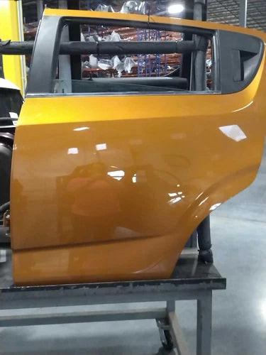 2017 Chevrolet Sonic Ntbk electric Used OEM complete door assembly used OEM complete door assembly