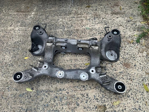 13-'17 LAND ROVER L405 L494 REAR SUBFRAME SUSPENSION CROSSMEMBER OEM used OEM rear subframe and crossmember