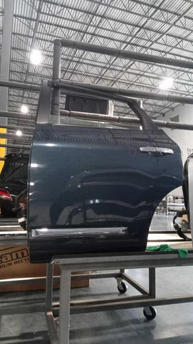 2014 Nissan Rogue electric w/privac Used OEM complete door assembly used OEM complete door assembly
