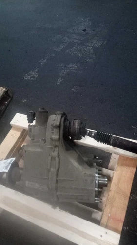 Used OEM 2006 Jeep Grand Cherokee Transfer Case Assembly TAN 140K Miles used OEM transfer case