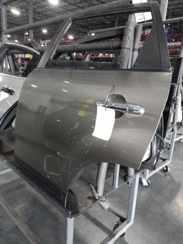 2015 Kia Sorento electric w/o sunsh Used OEM complete door assembly used OEM complete door assembly
