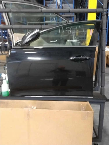 2014 Hyundai Azera electric Front Left Used OEM complete door assembly used OEM complete door assembly